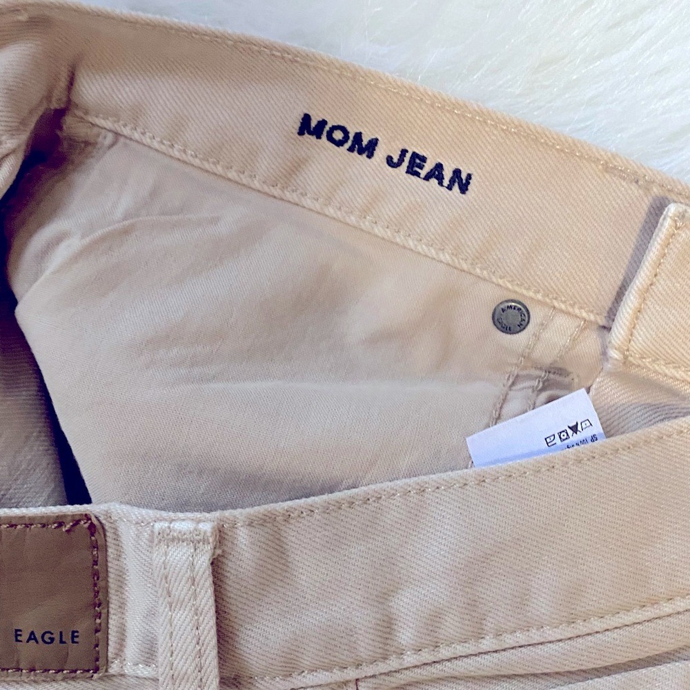 American Eagle Mom Crop Khaki Jeans. Next Level Stretch. Size 8 Regular. - Picture 4 of 4